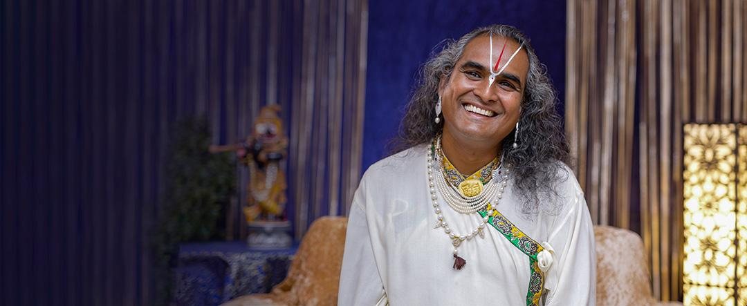 Paramahamsa Vishwananda seated during a gathering